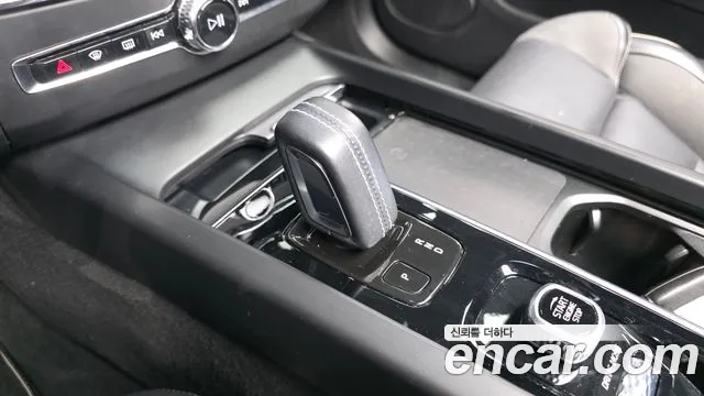 Volvo XC60 2020 thumb 9