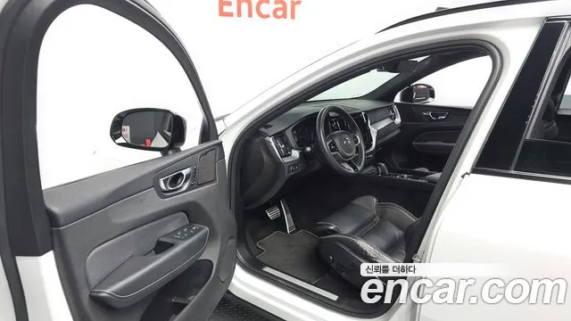 Volvo XC60 2020 thumb 10