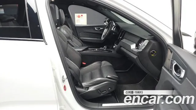 Volvo XC60 2020 thumb 11