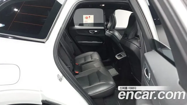 Volvo XC60 2020 thumb 12