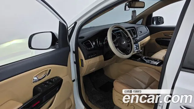 Kia Carnival 2019 thumb 10