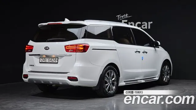 Kia Carnival 2018 thumb 2