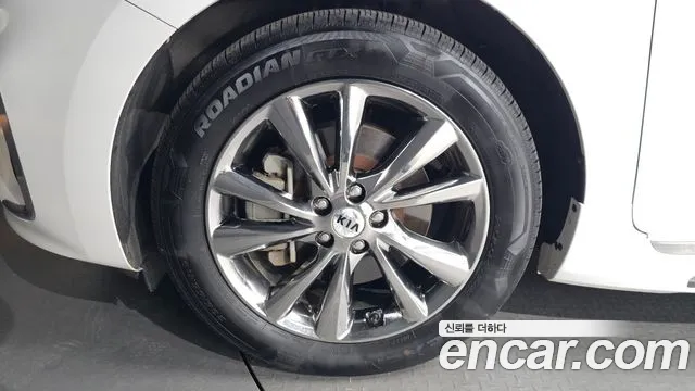 Kia Carnival 2018 thumb 5