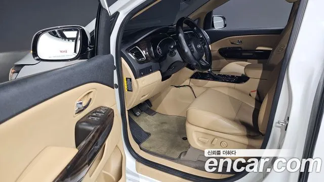 Kia Carnival 2018 thumb 10