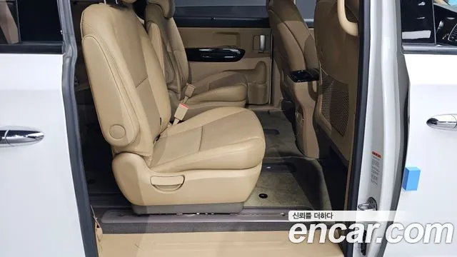 Kia Carnival 2018 thumb 11