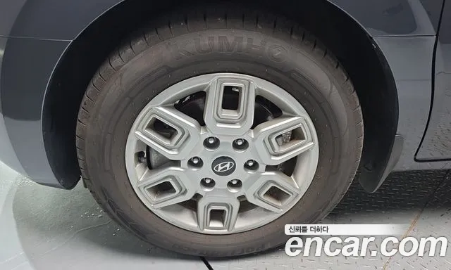 Hyundai Staria 2024 thumb 4