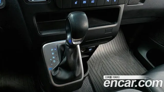Hyundai Staria 2024 thumb 8