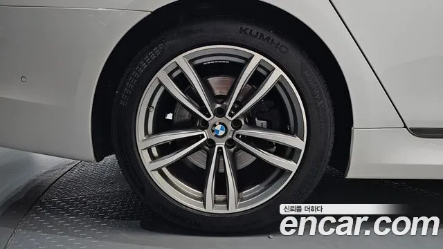 BMW 7-Series 2018 thumb 4