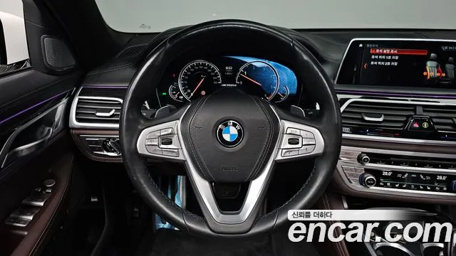BMW 7-Series 2018 thumb 12