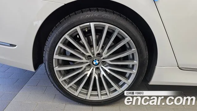 BMW 7-Series 2021 thumb 5