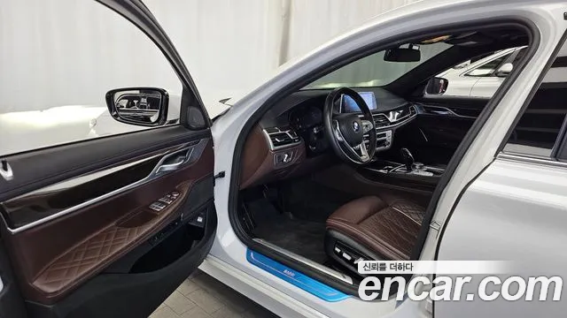 BMW 7-Series 2021 thumb 10