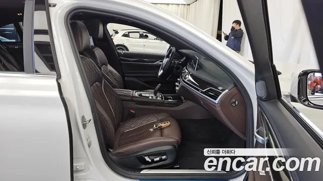 BMW 7-Series 2021 thumb 11