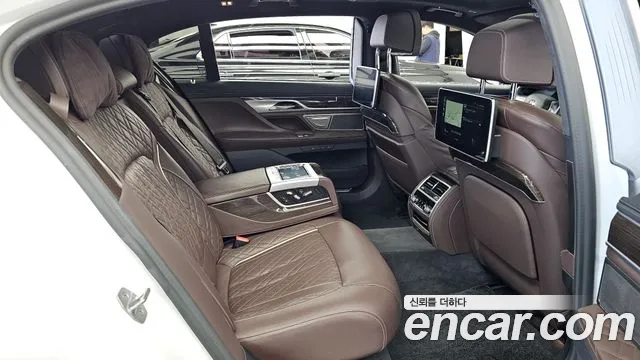 BMW 7-Series 2021 thumb 12