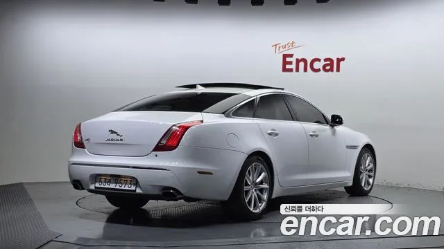 Jaguar XJ 2013 thumb 2