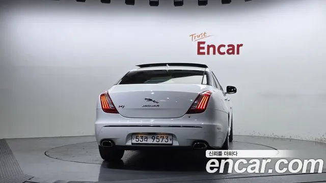 Jaguar XJ 2013 thumb 4