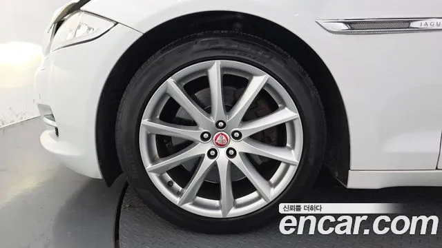 Jaguar XJ 2013 thumb 5