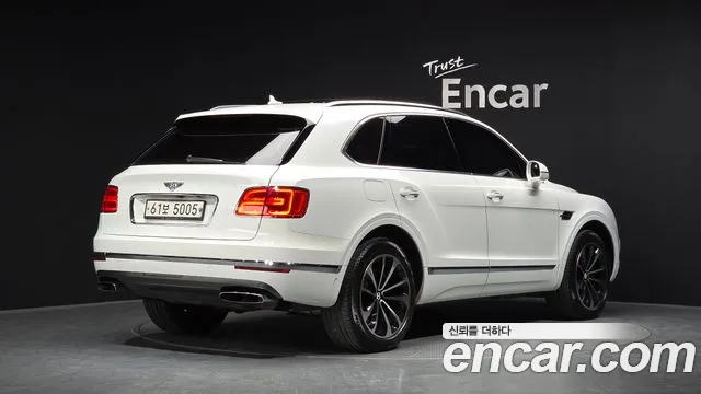 Bentley Bentayga 2017 thumb 2