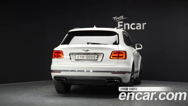 Bentley Bentayga 2017 thumb 4