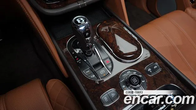 Bentley Bentayga 2017 thumb 9
