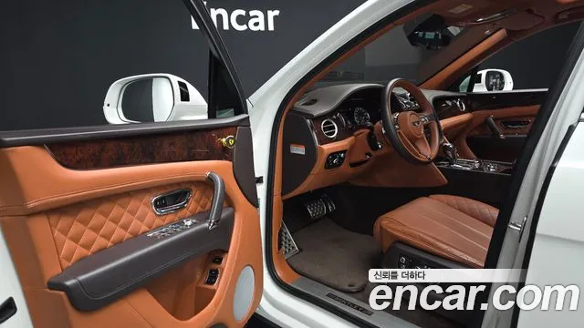 Bentley Bentayga 2017 thumb 10