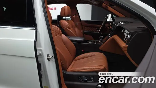Bentley Bentayga 2017 thumb 11