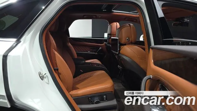 Bentley Bentayga 2017 thumb 12