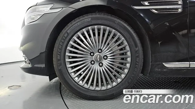 Genesis G90 2019 thumb 4