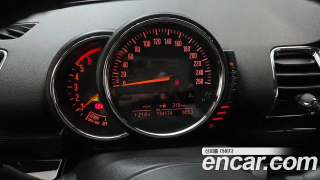MINI Clubman 2017 thumb 8