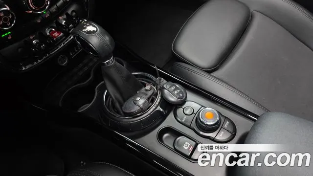 MINI Clubman 2017 thumb 9