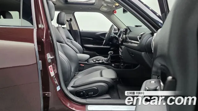 MINI Clubman 2017 thumb 11