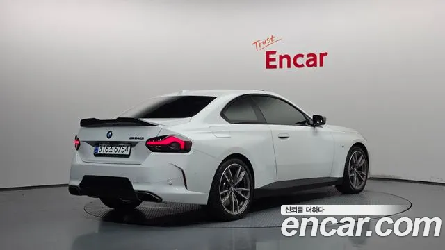 BMW 2-Series 2023 thumb 2
