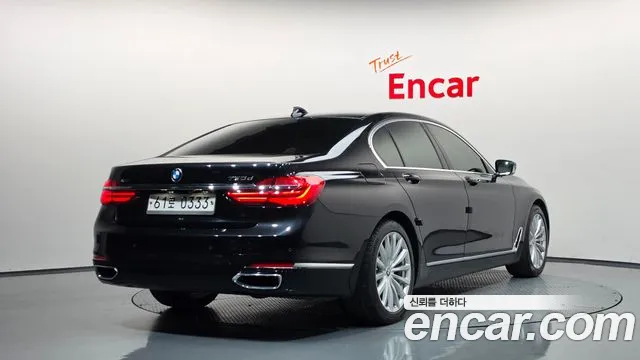 BMW 7-Series 2016 thumb 2