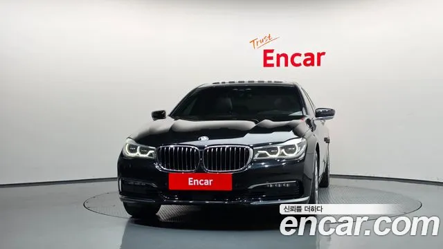 BMW 7-Series 2016 thumb 3