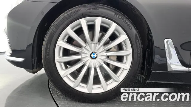 BMW 7-Series 2016 thumb 5