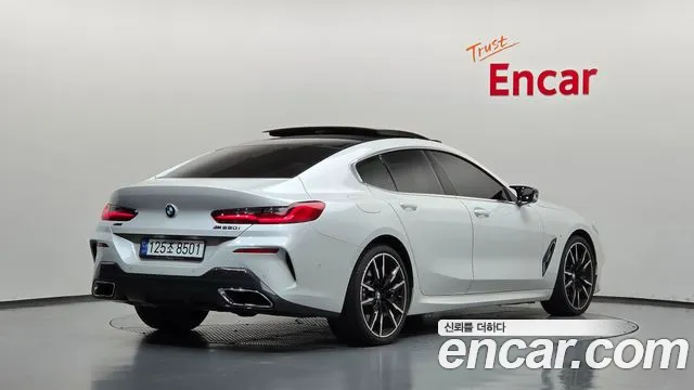 BMW 8-Series 2023 thumb 2
