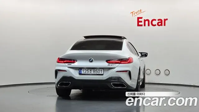 BMW 8-Series 2023 thumb 4