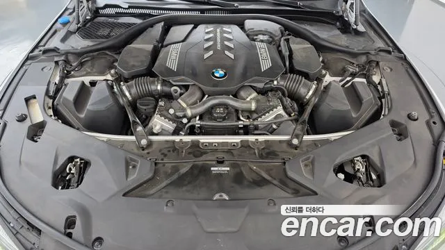 BMW 8-Series 2023 thumb 6
