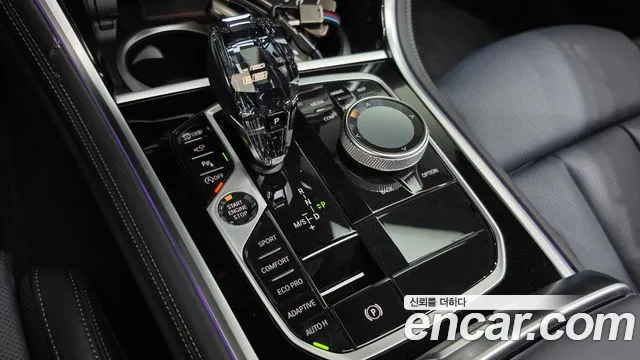 BMW 8-Series 2023 thumb 9