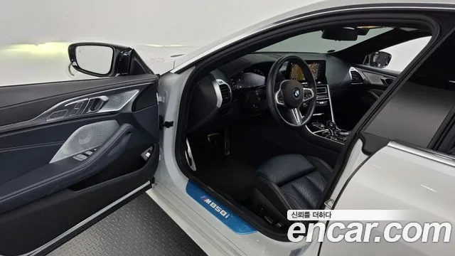 BMW 8-Series 2023 thumb 10