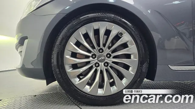 Genesis G90 2016 thumb 5