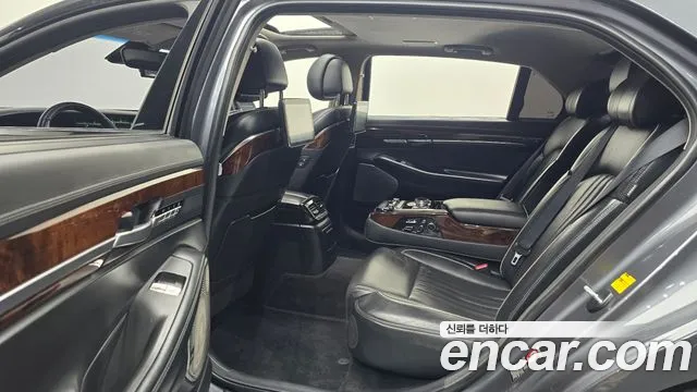 Genesis G90 2016 thumb 12