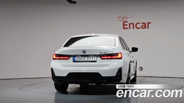 BMW 3-Series 2023 thumb 3