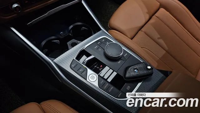 BMW 3-Series 2023 thumb 8