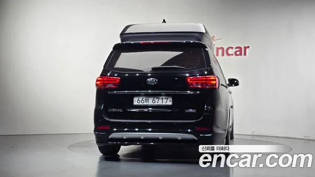 Kia Carnival 2018 thumb 4