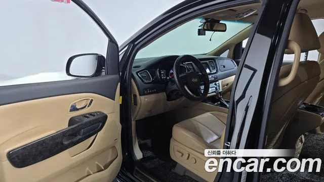 Kia Carnival 2018 thumb 10