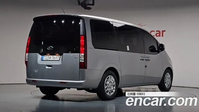 Hyundai Staria 2023 thumb 2