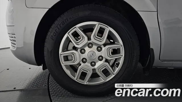 Hyundai Staria 2023 thumb 5