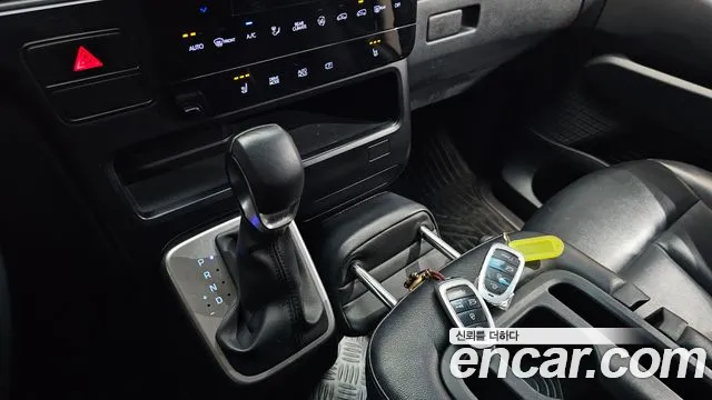 Hyundai Staria 2023 thumb 9