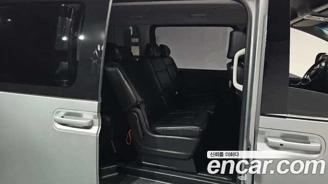 Hyundai Staria 2023 thumb 11
