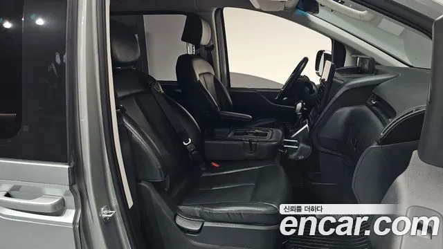 Hyundai Staria 2023 thumb 12